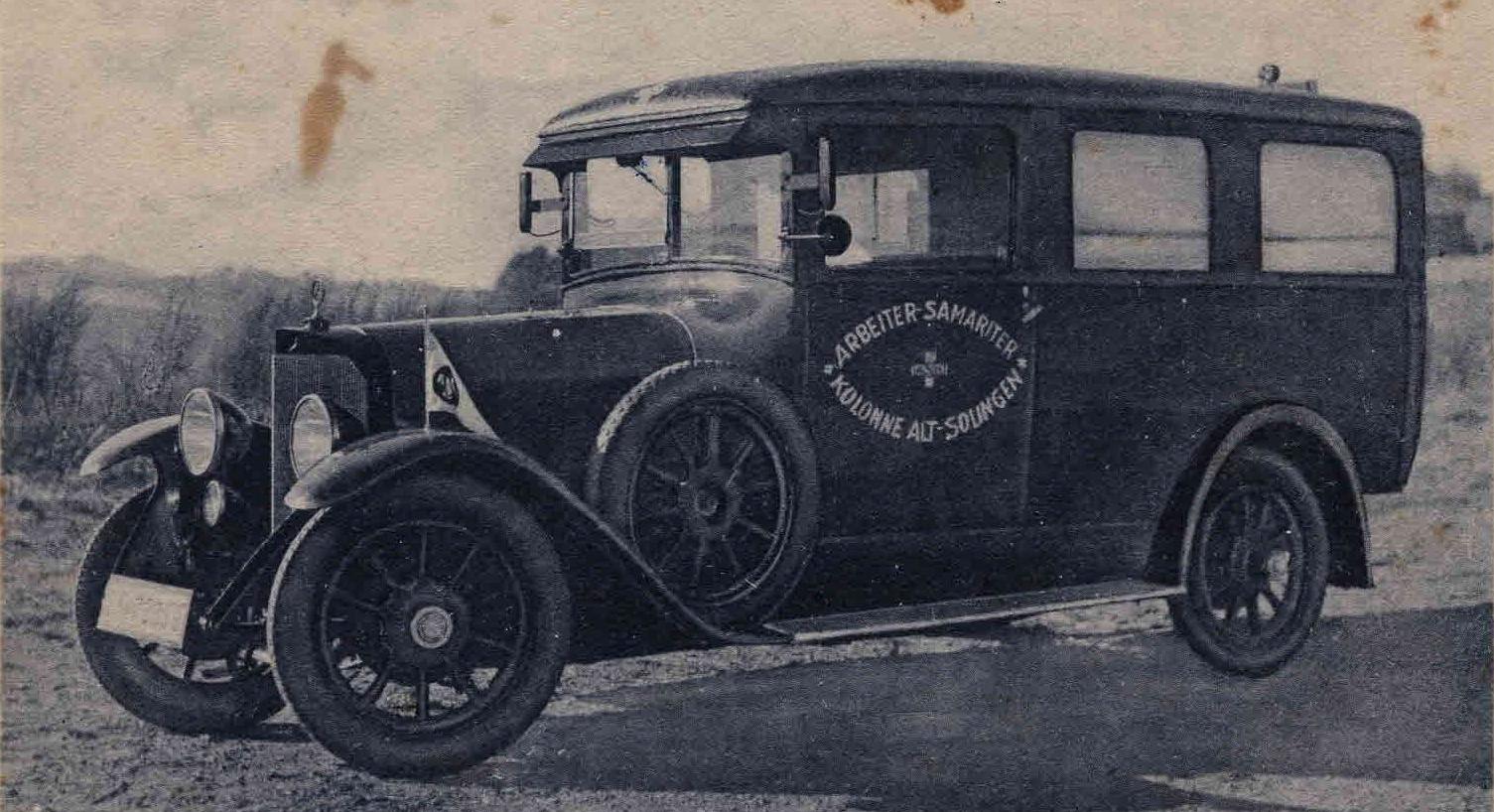 Krankenwagen der Kolonne in Solingen von 1924 (Foto: ASB Archiv).